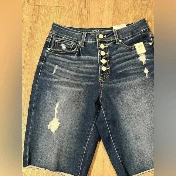 New size 6 jean shorts - Picture 2 of 10